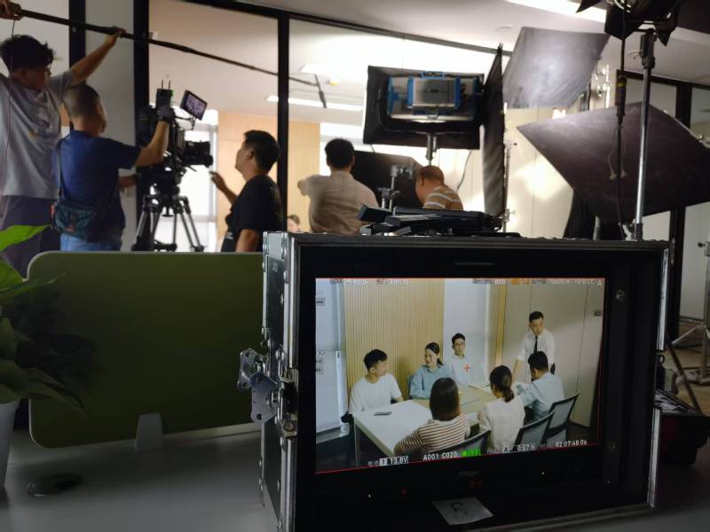 连平县TVC拍摄公司：科技产品视觉化大师，诠释未来感与功能美学